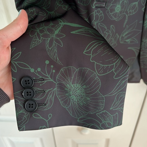 Bolongaro Trevor Skinny Fit Blazer  Black with green Florals  Size 38 - Picture 2 of 10